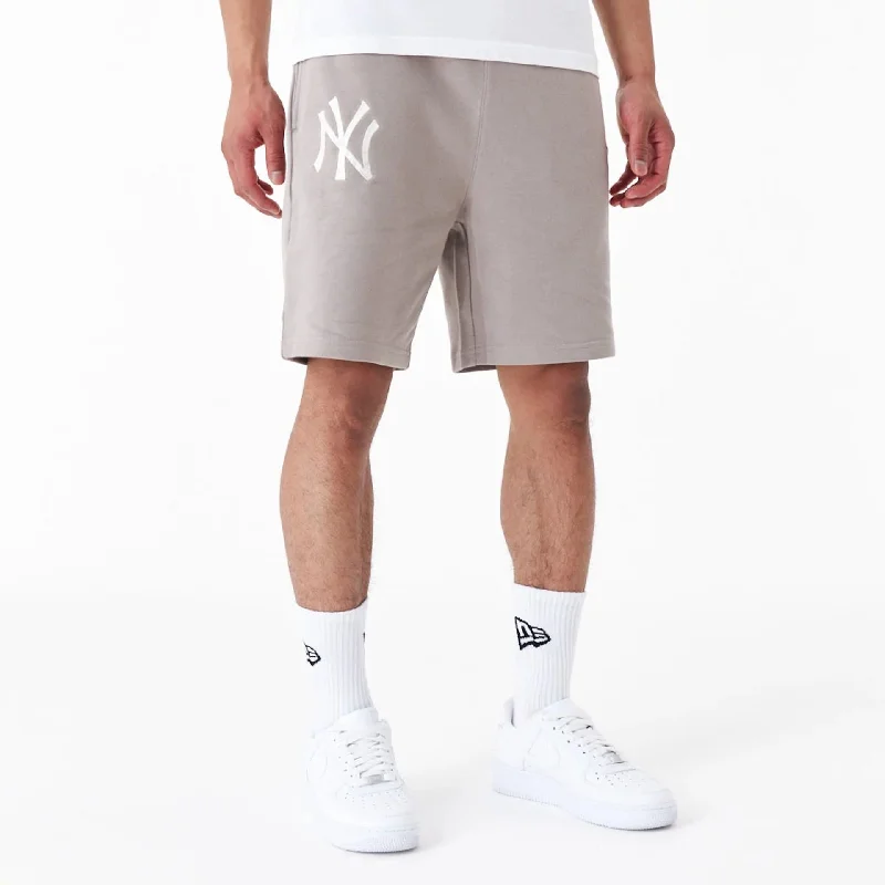 New York Yankees League Essential Beige Shorts